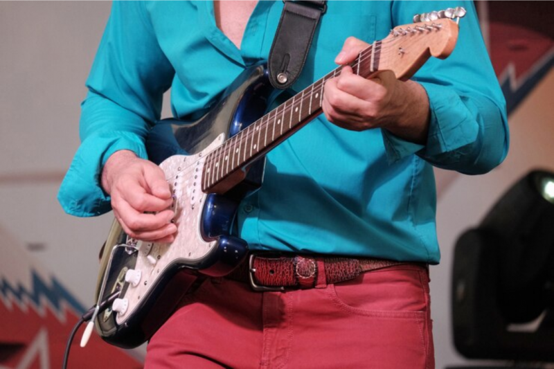 Como Escolher a Melhor Correia de Guitarra para seu Estilo Musical Como Escolher a Melhor Correia de Guitarra para seu Estilo Musical